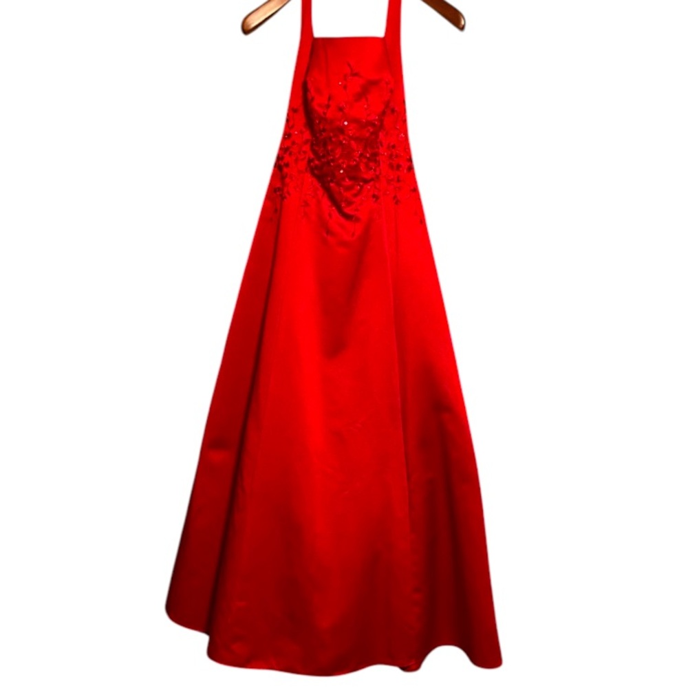 Ladies Sz 6 Long Maxi Dress red Gown, sequins surround the top area. Gorgeous - Picture 7 of 10